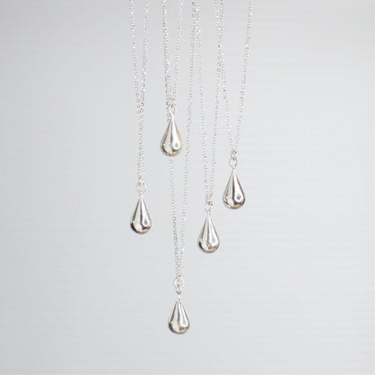 Tear of Venus Pendant Necklace