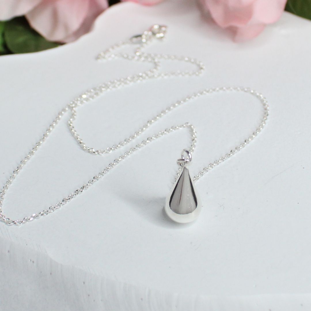 Tear of Venus Pendant Necklace