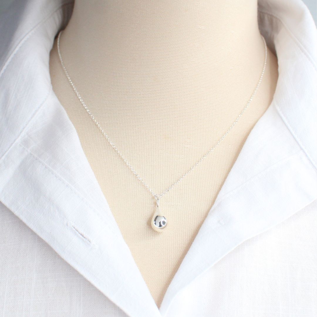 Tear of Venus Pendant Necklace