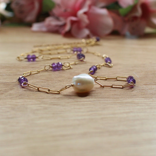 facetted rondele amethyst gemstone beads, deep purple, white freshwater baroque pearl, luminous finish, 14k yellow gold filled paper clip chain